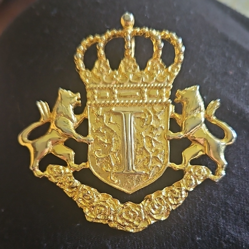 Vintage IVANA TRUMP Gold Crown and Lion Brooch